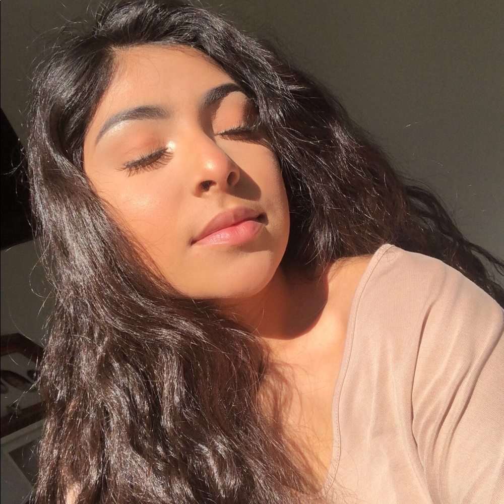 Meet your Posher, Camila